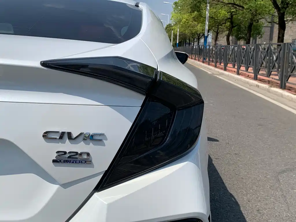 Honda Honda Civic 2016 220TURBO CVT Luxury Edition 2018 - thumbnail 11