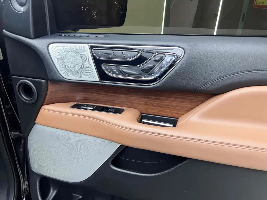 Lincoln Navigator 2018 3.5T Select Trim Euro V 2018 - thumbnail 4