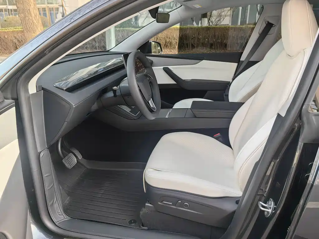 Tesla Model Y 2025 Rear-Wheel Drive Launch Edition 2025 - thumbnail 22