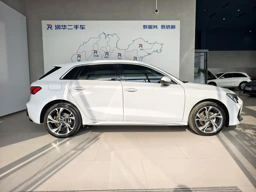 Audi Audi A3 2025 Sportback 35 TFSI Premium Plus with Luxury Package 2025 - thumbnail 3