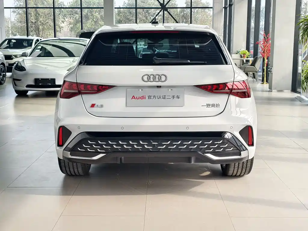Audi Audi A3 2025 Sportback 35 TFSI Premium Plus with Luxury Package 2025 - thumbnail 4