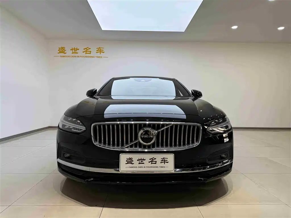 Volvo Volvo S90 2021 B5 Momentum Luxury Edition 2021 - thumbnail 2