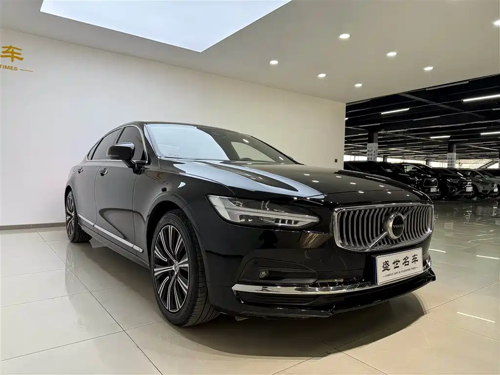Volvo Volvo S90 2021 B5 Momentum Luxury Edition 2021 - thumbnail 4