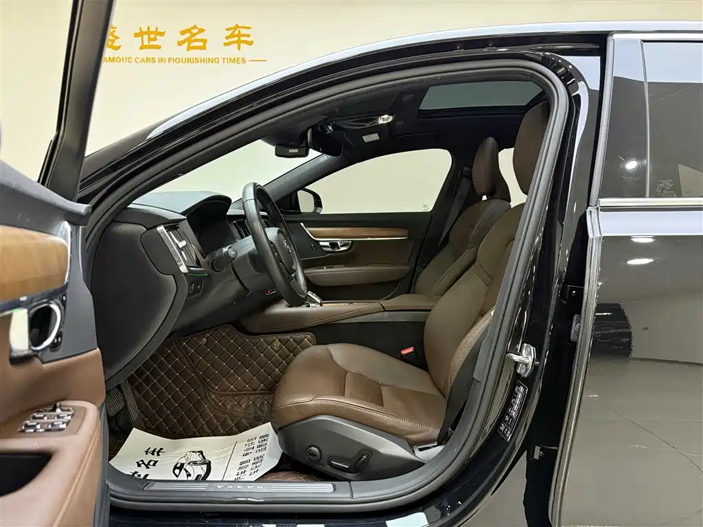 Volvo Volvo S90 2021 B5 Momentum Luxury Edition 2021 - thumbnail 5