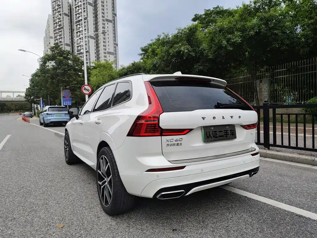 Volvo Volvo XC60 Plug-in Hybrid 2021 T8 E-AWD Luxury Edition 2021 - thumbnail 2