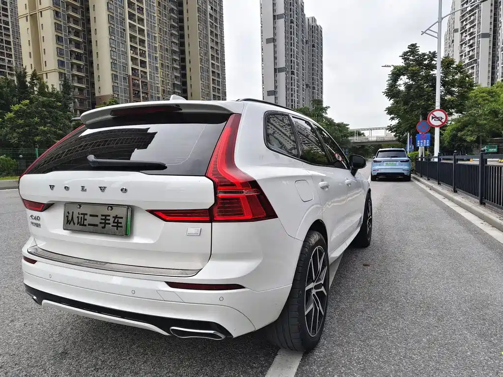 Volvo Volvo XC60 Plug-in Hybrid 2021 T8 E-AWD Luxury Edition 2021 - thumbnail 4