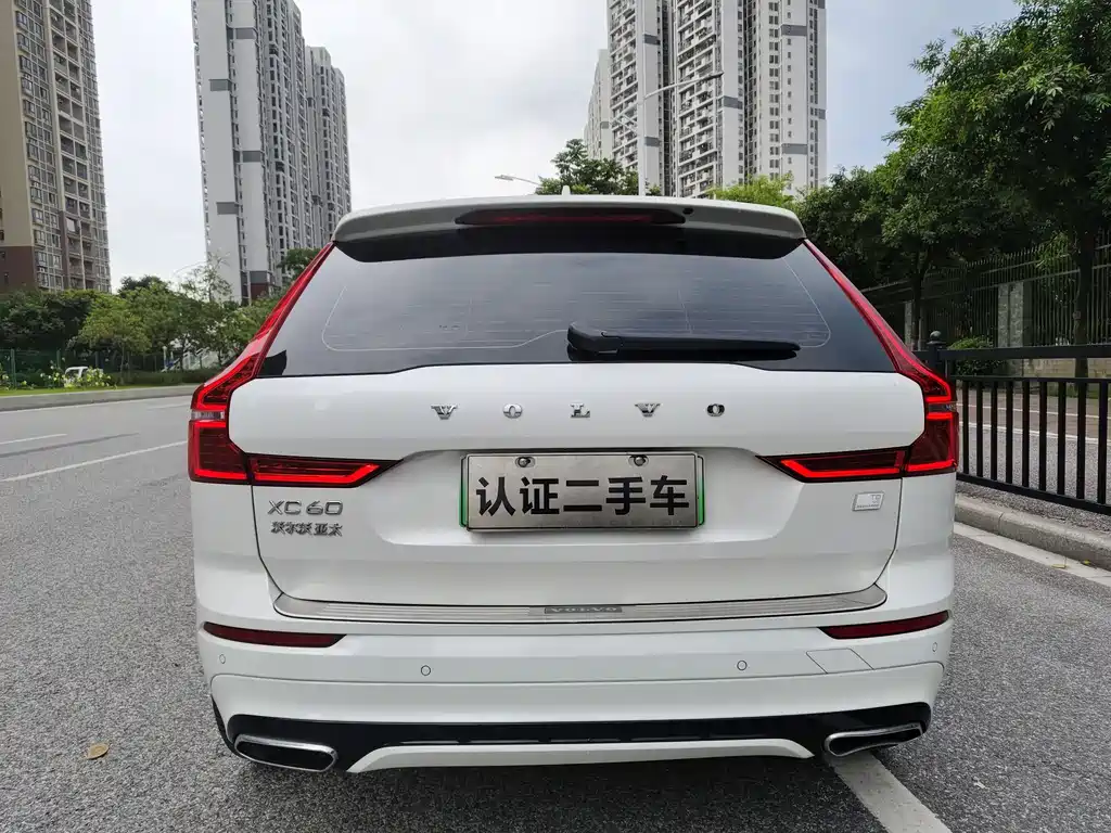 Volvo Volvo XC60 Plug-in Hybrid 2021 T8 E-AWD Luxury Edition 2021 - thumbnail 6
