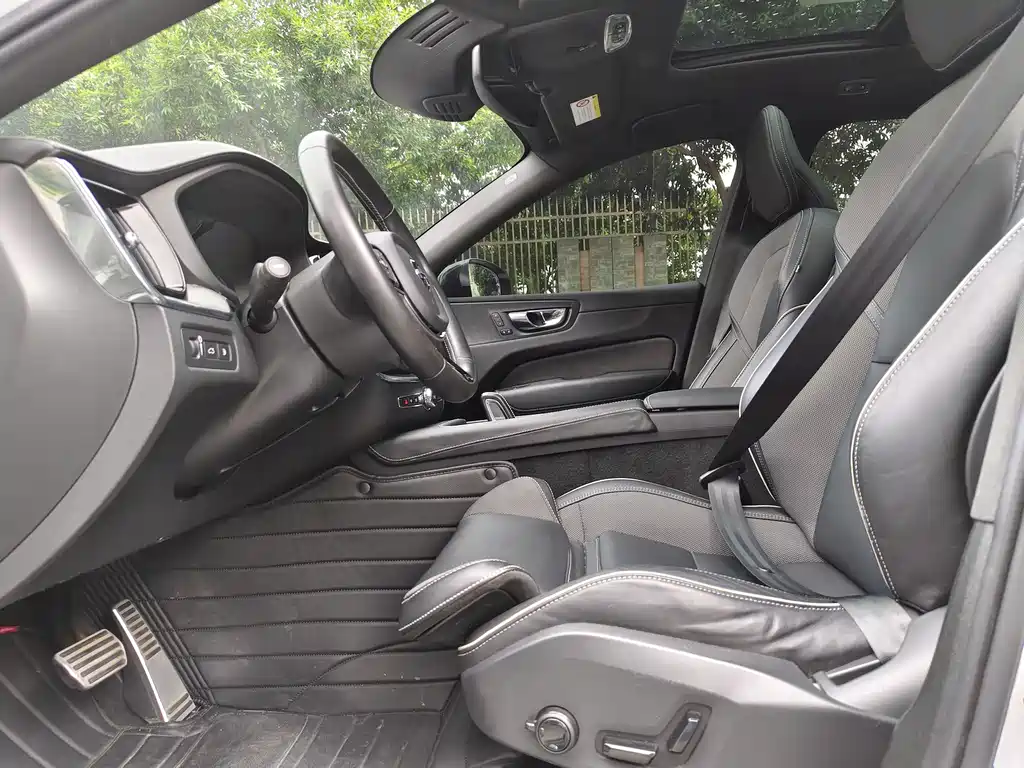 Volvo Volvo XC60 Plug-in Hybrid 2021 T8 E-AWD Luxury Edition 2021 - thumbnail 9