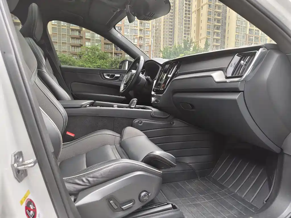Volvo Volvo XC60 Plug-in Hybrid 2021 T8 E-AWD Luxury Edition 2021 - thumbnail 10