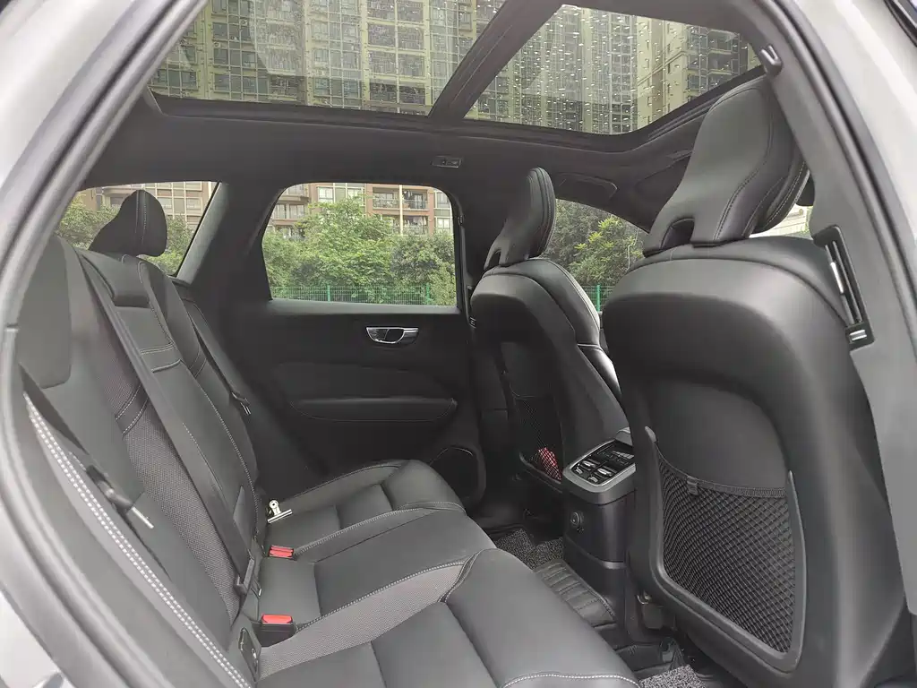 Volvo Volvo XC60 Plug-in Hybrid 2021 T8 E-AWD Luxury Edition 2021 - thumbnail 11