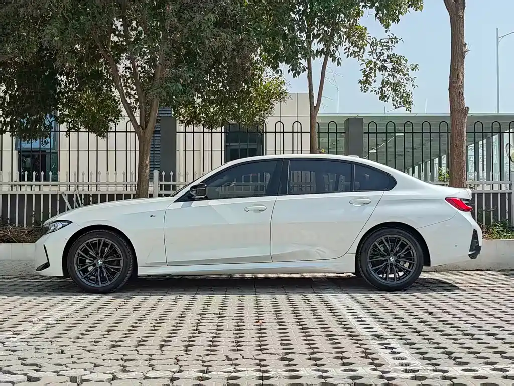 BMW BMW 3 Series 2023 325Li M Sport Shadow Night Package 2023 - thumbnail 4