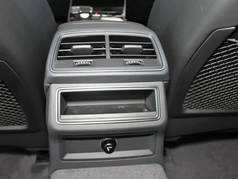 Audi Audi A6L 2022 40 TFSI Luxury Elegant Model 2022 - thumbnail 10