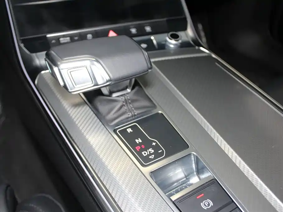 Audi Audi A6L 2022 40 TFSI Luxury Elegant Model 2022 - thumbnail 12