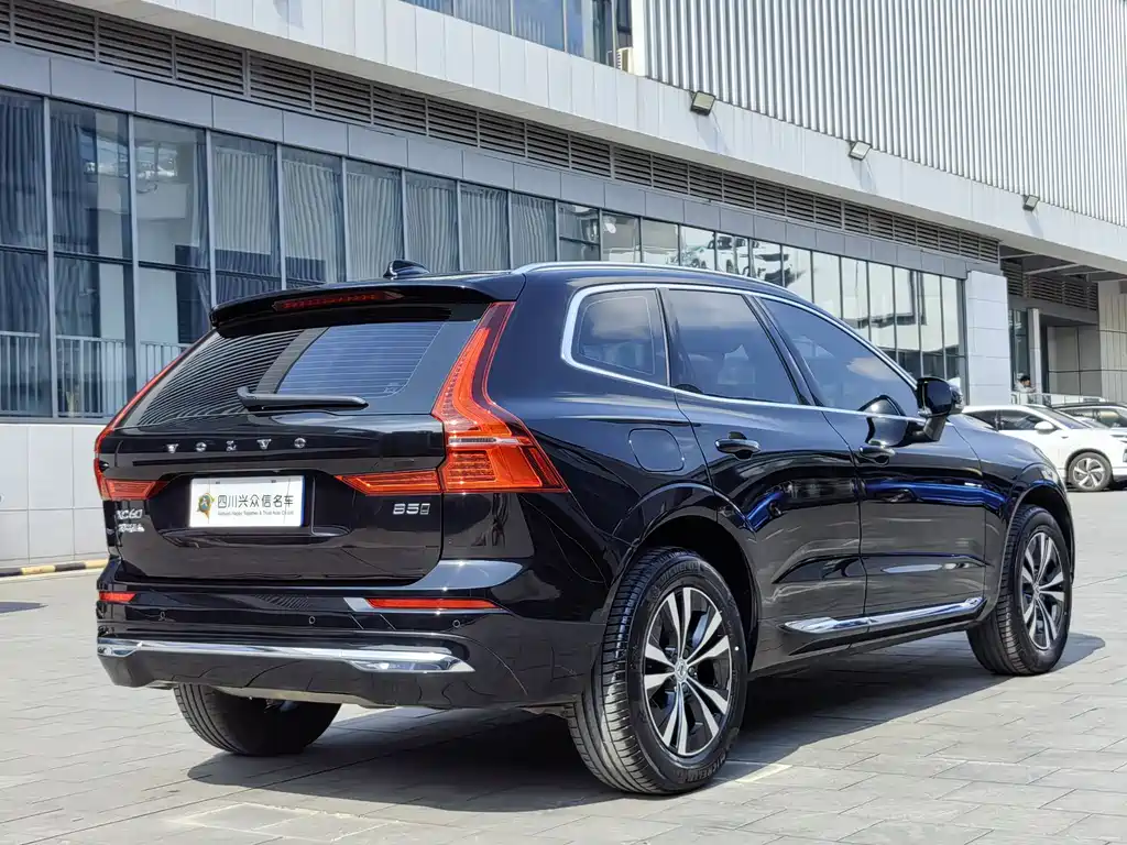 Volvo Volvo XC60 2024 B5 AWD Momentum Luxury Edition 2024 - thumbnail 5
