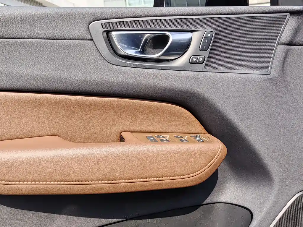 Volvo Volvo XC60 2024 B5 AWD Momentum Luxury Edition 2024 - thumbnail 10