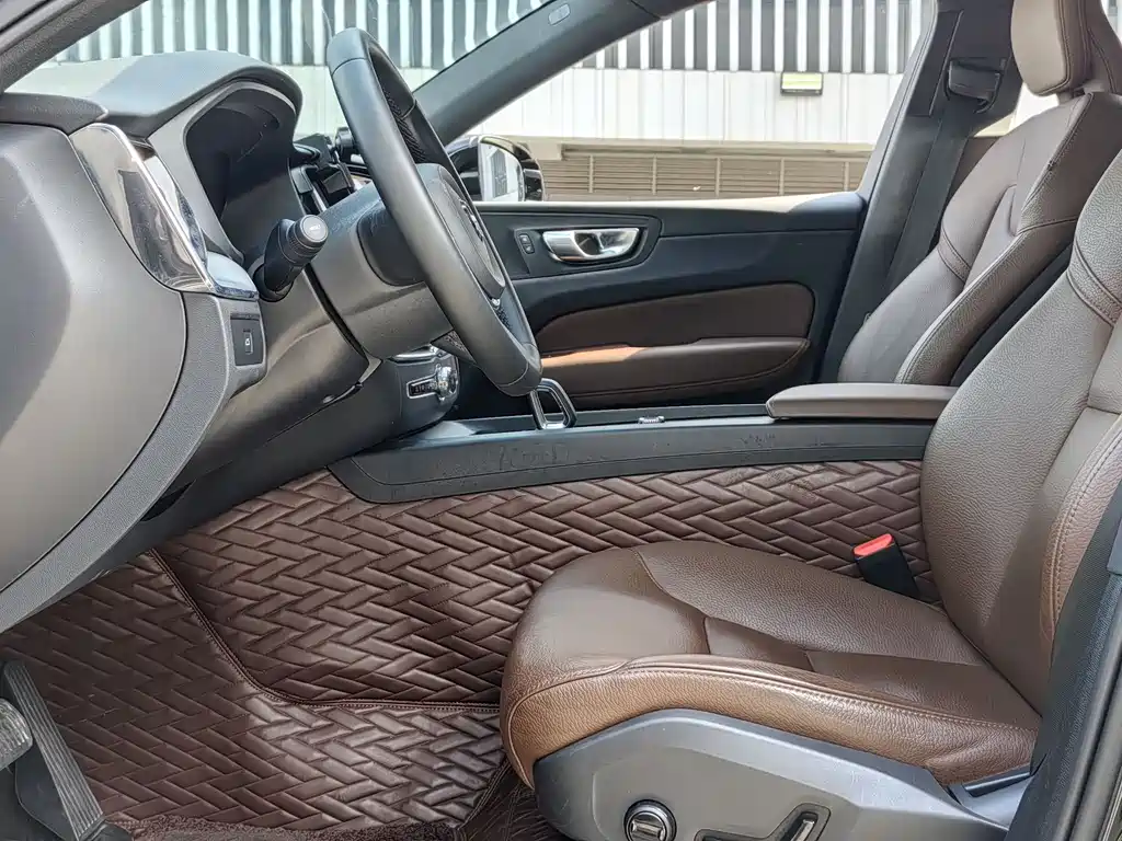 Volvo Volvo XC60 2024 B5 AWD Momentum Luxury Edition 2024 - thumbnail 11