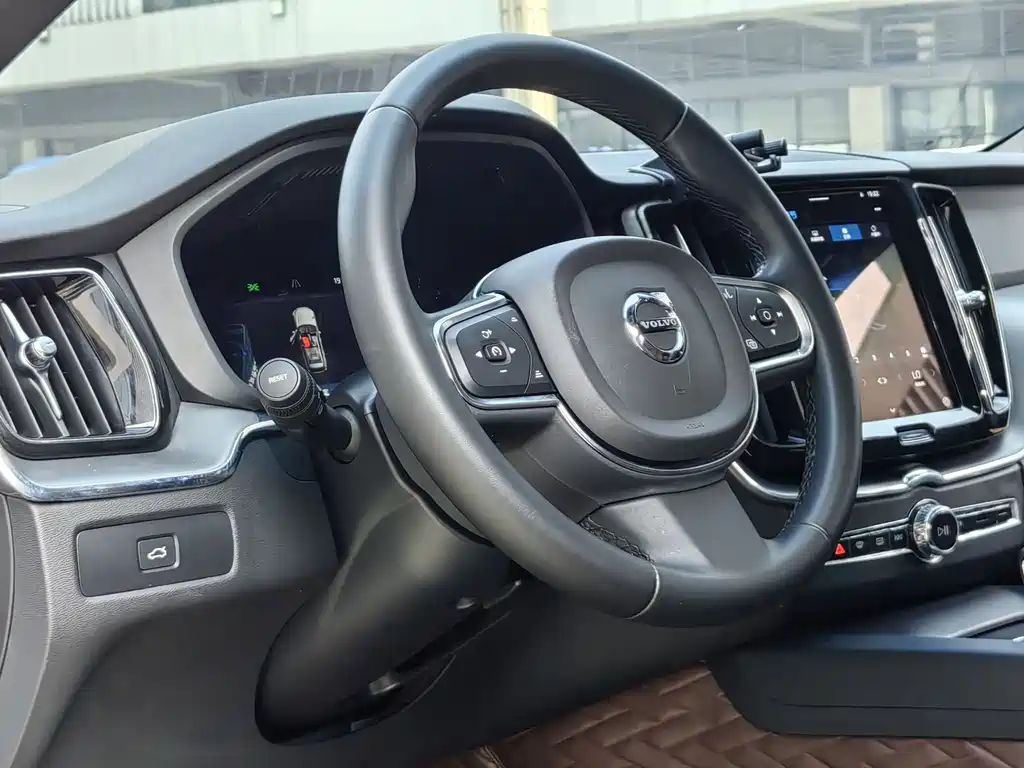 Volvo Volvo XC60 2024 B5 AWD Momentum Luxury Edition 2024 - thumbnail 12
