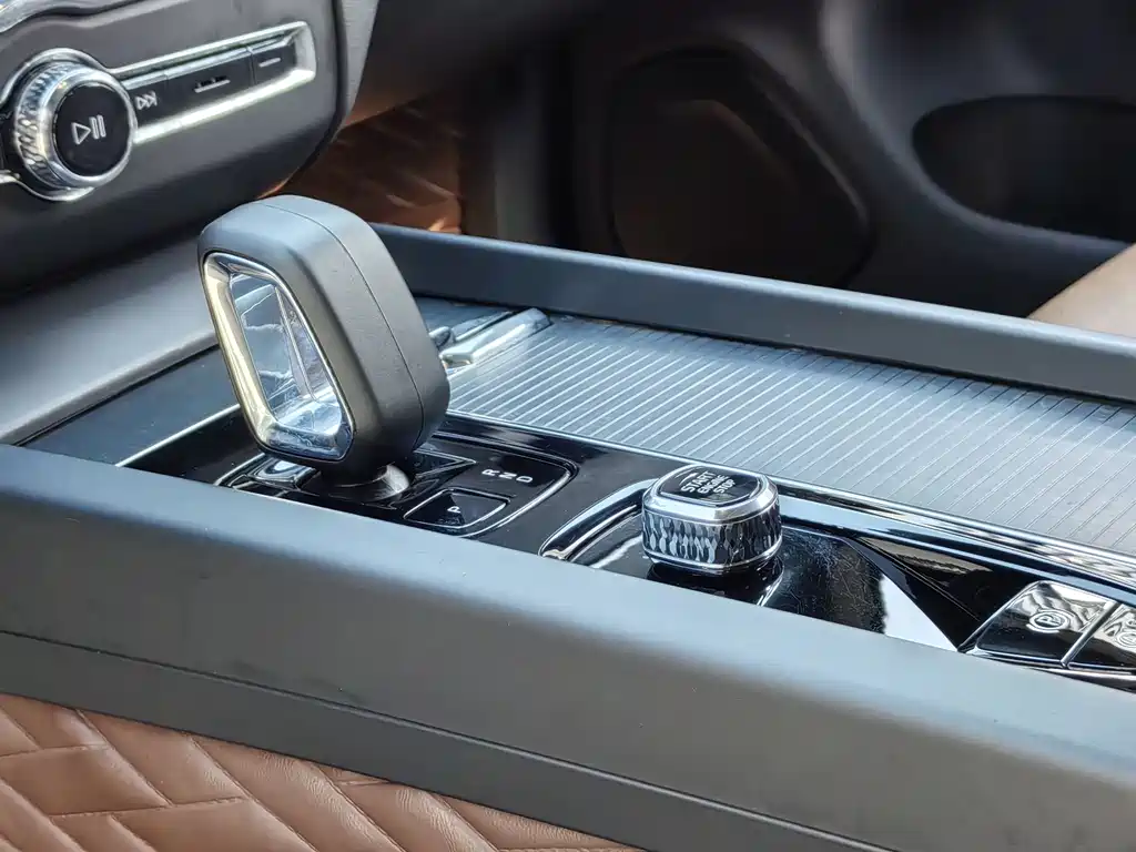 Volvo Volvo XC60 2024 B5 AWD Momentum Luxury Edition 2024 - thumbnail 13