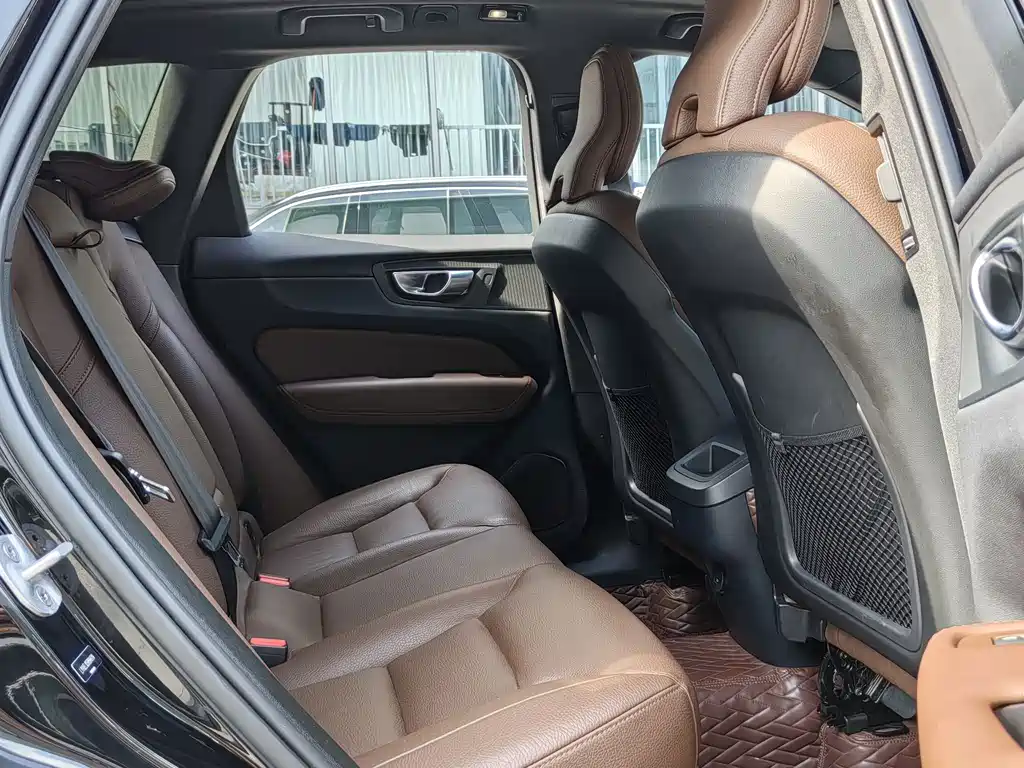 Volvo Volvo XC60 2024 B5 AWD Momentum Luxury Edition 2024 - thumbnail 21