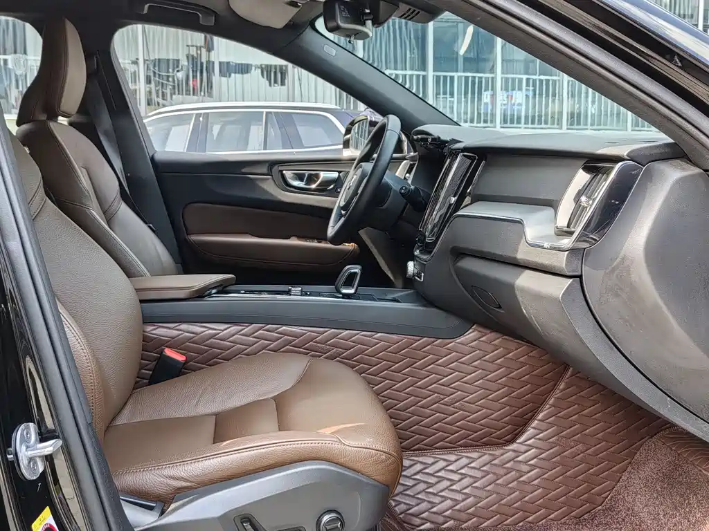 Volvo Volvo XC60 2024 B5 AWD Momentum Luxury Edition 2024 - thumbnail 22