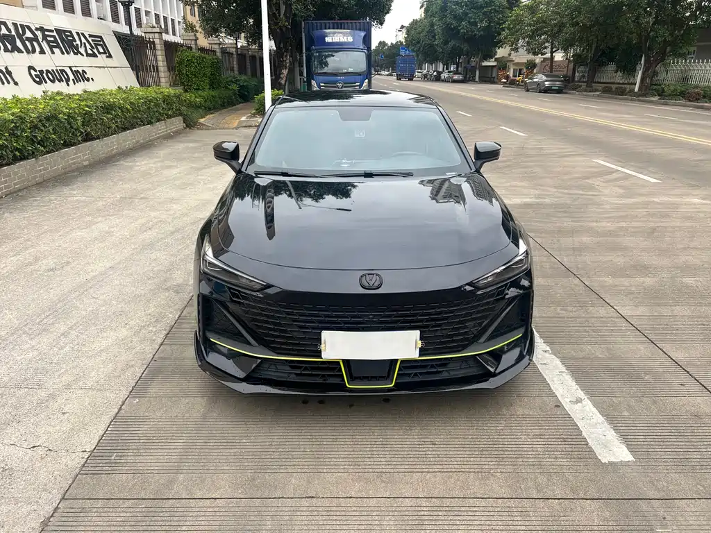 Changan Changan UNI-V 2022 1.5T Sport Edition 2022 - thumbnail 2