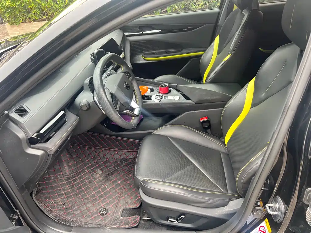 Changan Changan UNI-V 2022 1.5T Sport Edition 2022 - thumbnail 4