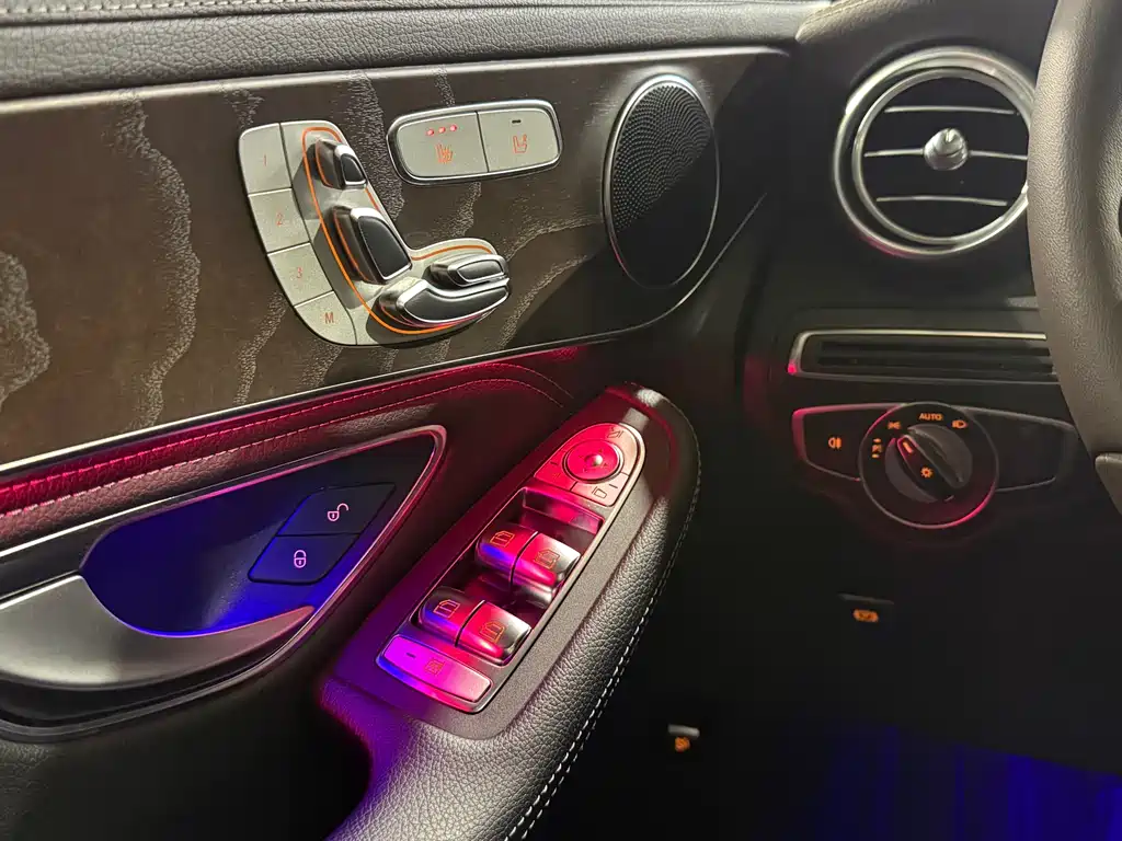 Mercedes-Benz Mercedes-Benz GLC 2020 GLC 300 L 4MATIC Sport Edition 2019 - thumbnail 15