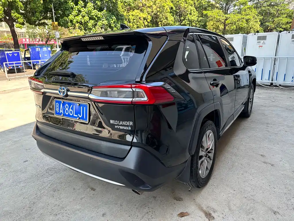 Toyota Venza 2021 Dual Engine 2.5L E-CVT Front-Wheel Drive Luxury Edition 2021 - thumbnail 3