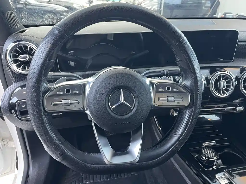Mercedes-Benz Mercedes-Benz A-Class 2020 A 200 L Sport Sedan 2020 - thumbnail 4