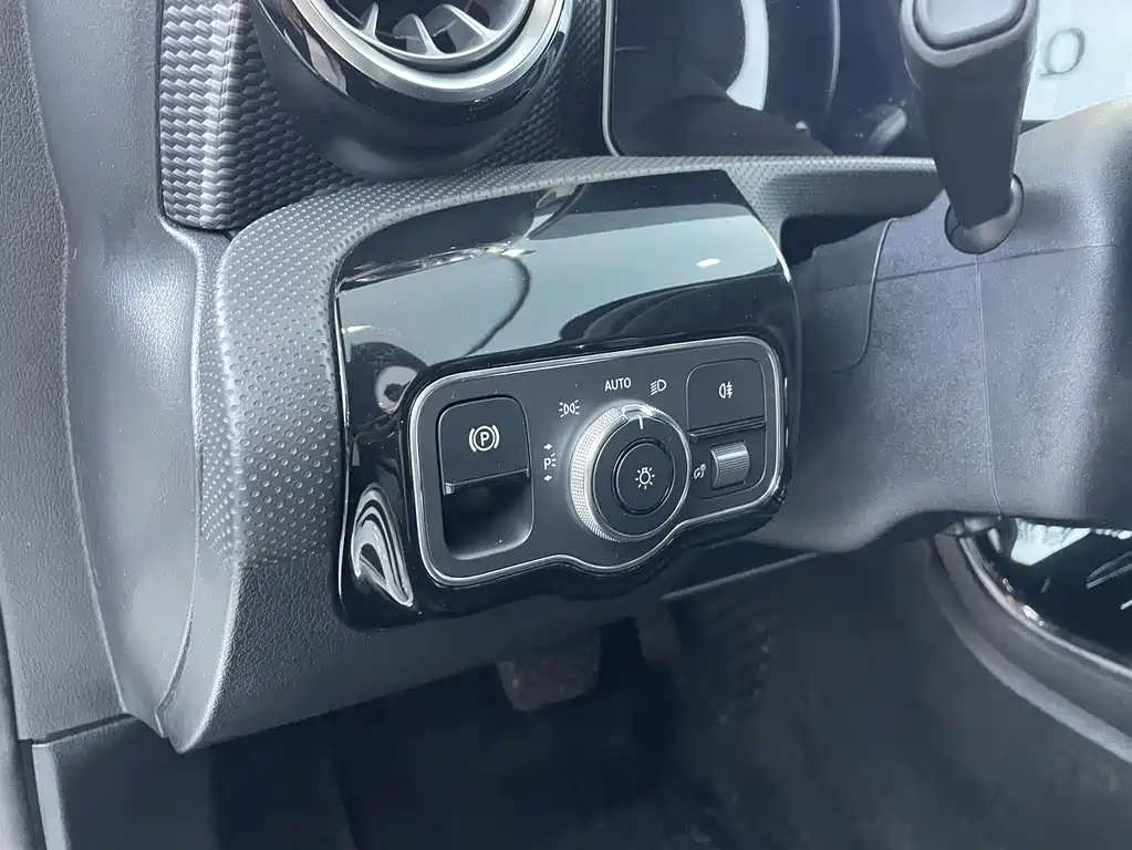 Mercedes-Benz Mercedes-Benz A-Class 2020 A 200 L Sport Sedan 2020 - thumbnail 5