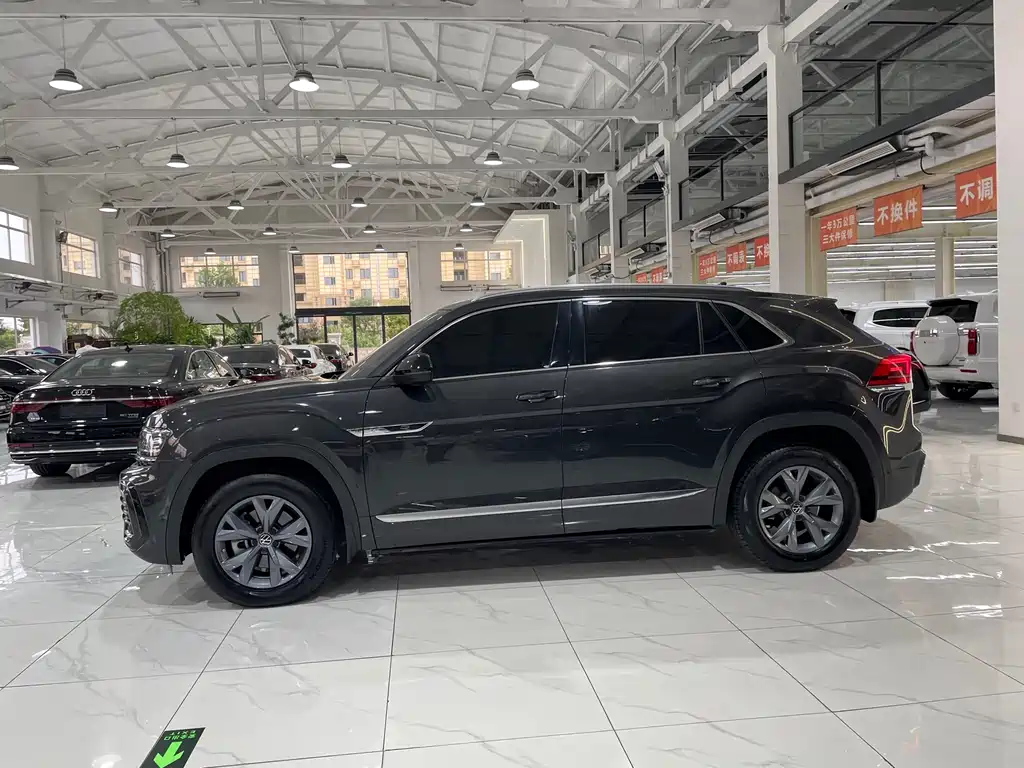 Volkswagen Touareg 2022 Touareg X 380TSI AWD Luxury Edition 2023 - thumbnail 3
