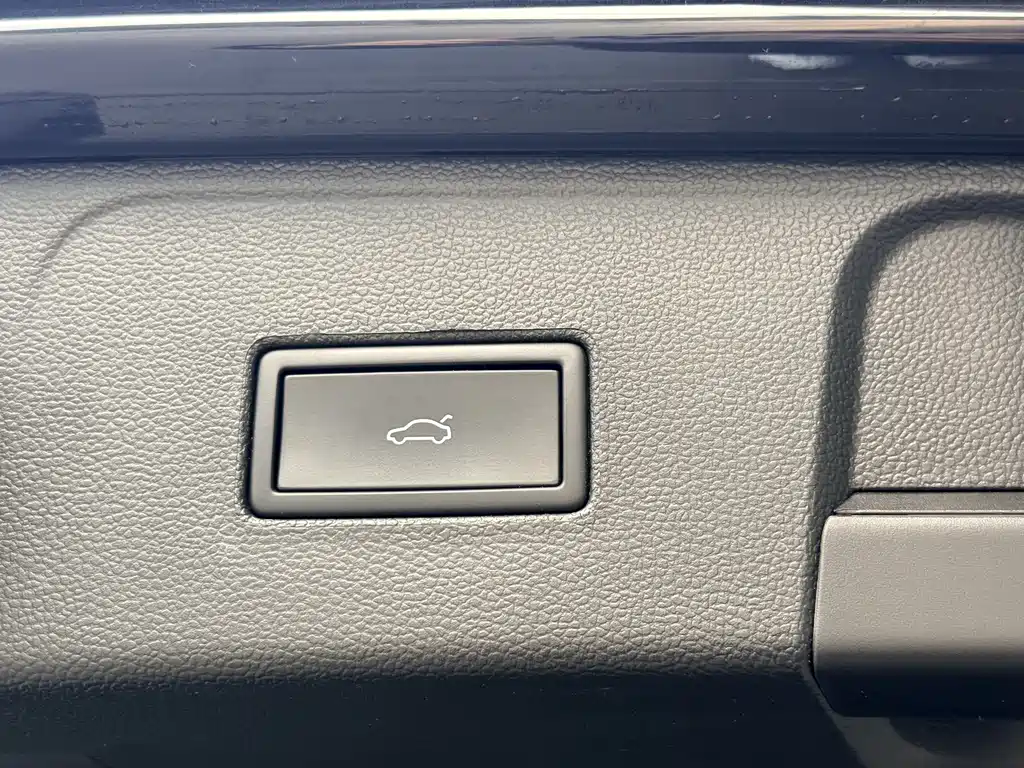 Volkswagen Touareg 2023 380TSI AWD Premium Luxury Edition 2022 - thumbnail 25