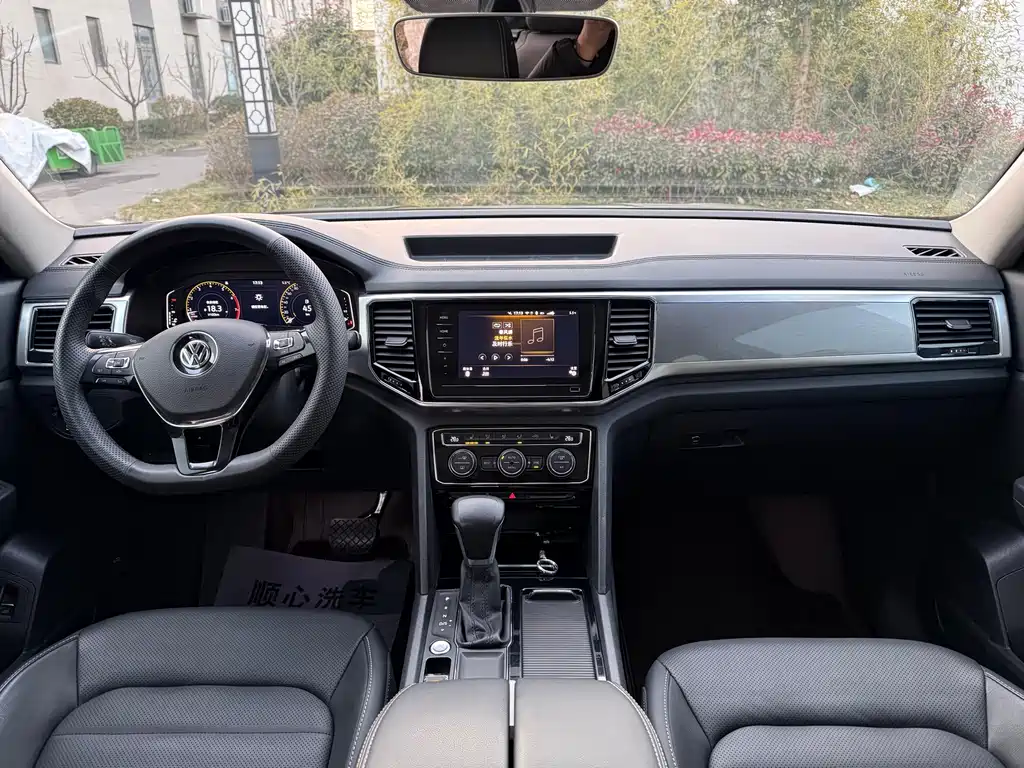 Volkswagen Touareg 2021 330TSI FWD Luxury Edition 2021 - thumbnail 5