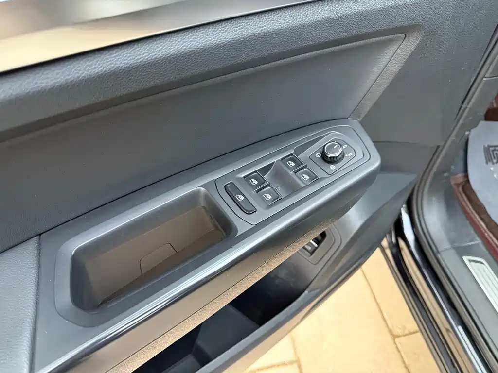 Volkswagen Touareg 2021 330TSI FWD Luxury Edition 2021 - thumbnail 15