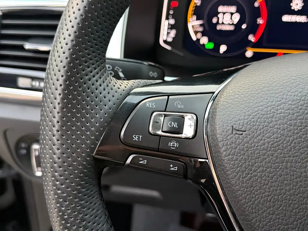 Volkswagen Touareg 2021 330TSI FWD Luxury Edition 2021 - thumbnail 18