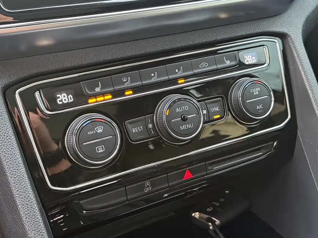 Volkswagen Touareg 2021 330TSI FWD Luxury Edition 2021 - thumbnail 21