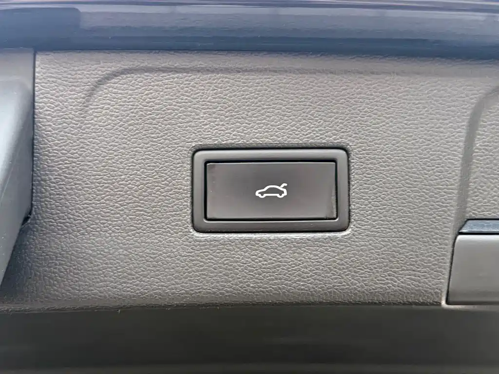 Volkswagen Touareg 2021 330TSI FWD Luxury Edition 2021 - thumbnail 27