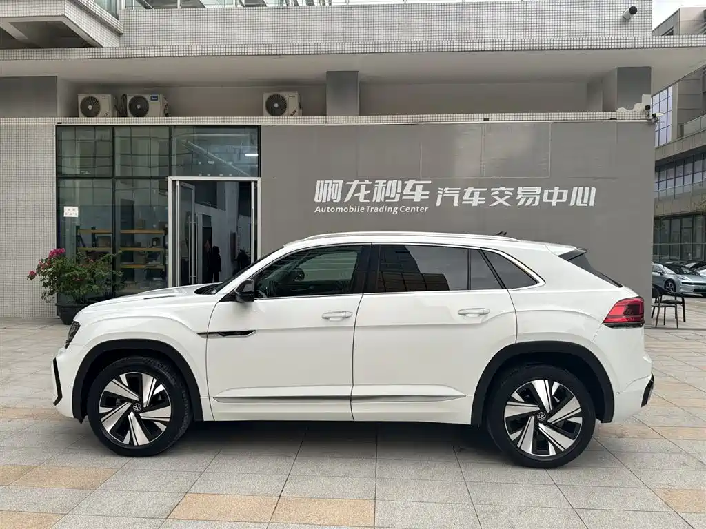 Volkswagen Touareg 2021 Model Touareg X 330TSI FWD Premium Luxury Edition 2021 - thumbnail 9