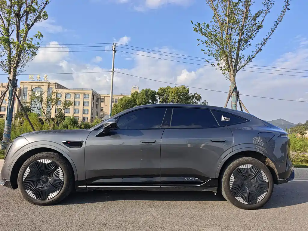 Avatr Avita 11 2023 Hongmeng 90kWh AWD 2023 - thumbnail 3