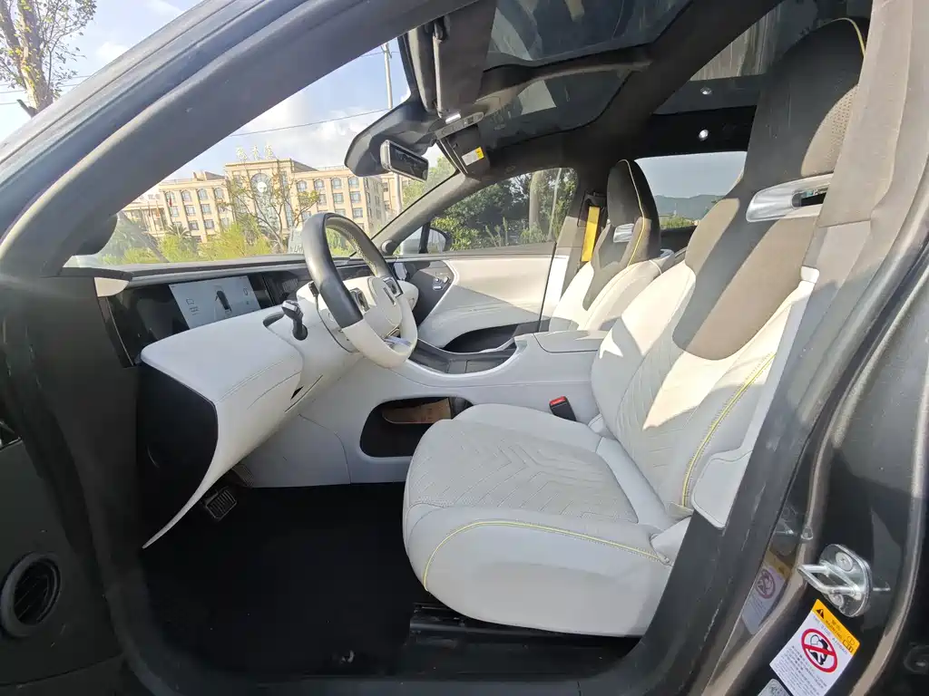 Avatr Avita 11 2023 Hongmeng 90kWh AWD 2023 - thumbnail 6