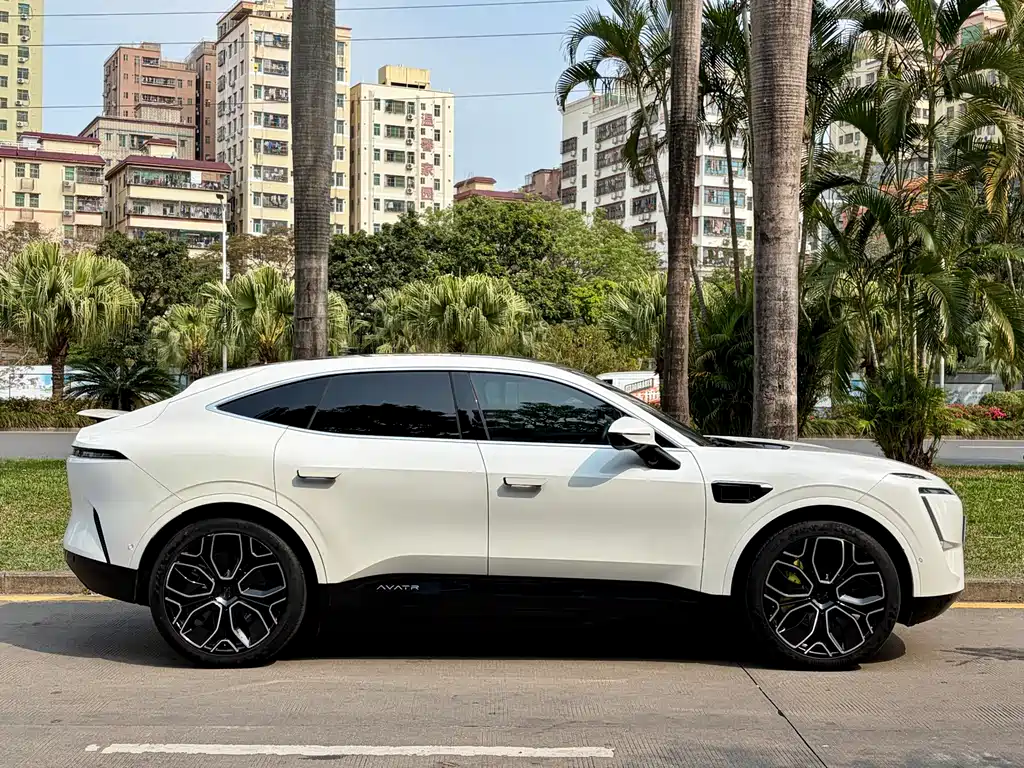 Avatr Avita 11 2022 Long Range Dual Motor Luxury Edition 5-seat 2023 - thumbnail 4