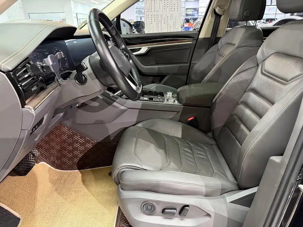 Volkswagen Volkswagen Touareg 2021 3.0TSI R-Line Sport Package 2021 - thumbnail 4