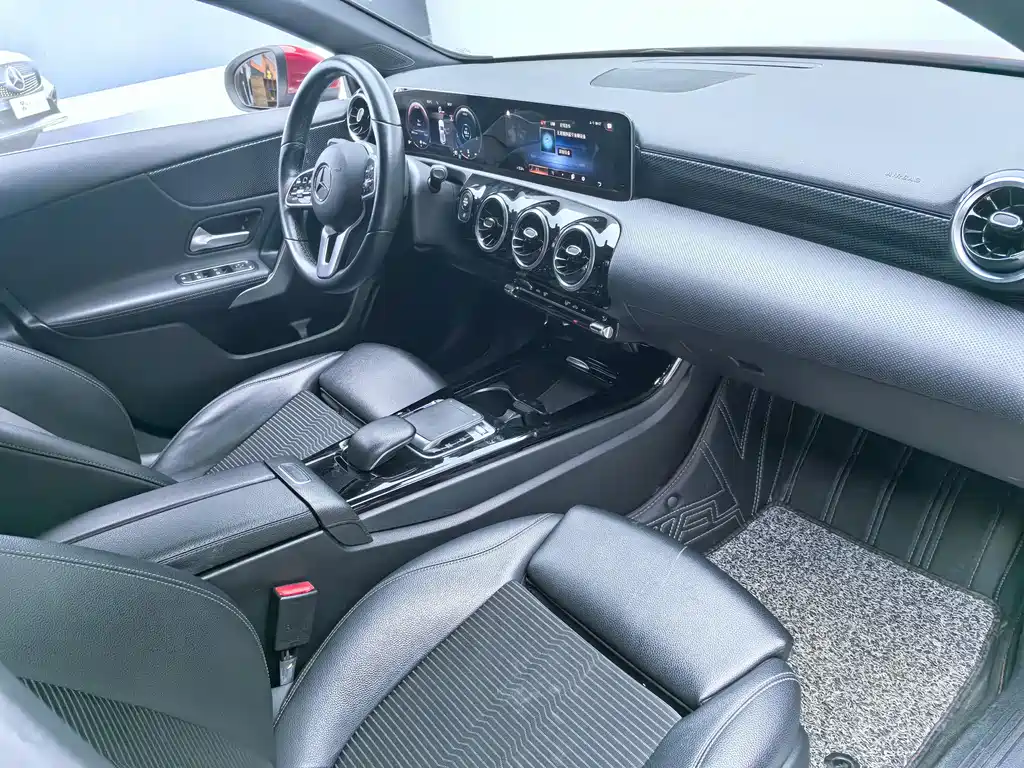 Mercedes-Benz Mercedes-Benz A-Class 2019 A 200 Sport Edition 2020 - thumbnail 13