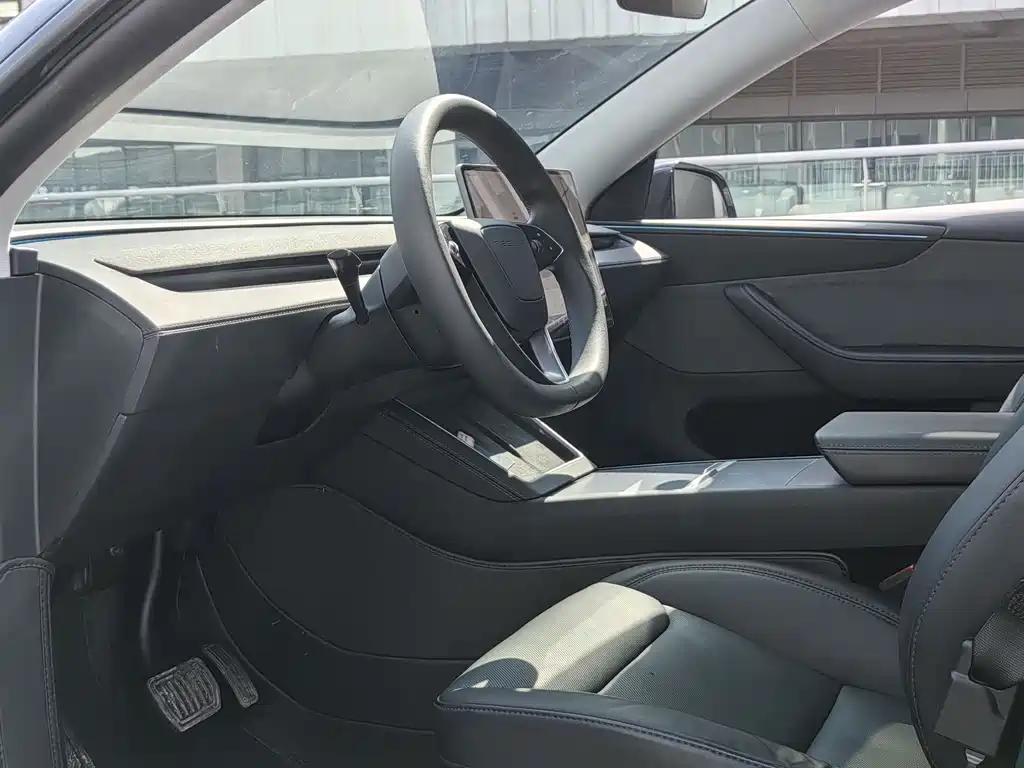 Tesla Model Y 2025 Rear-Wheel Drive 2025 - thumbnail 8