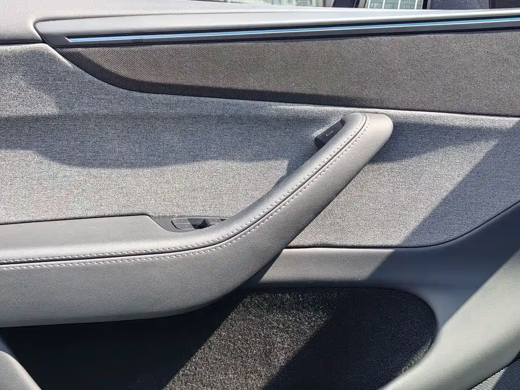 Tesla Model Y 2025 Rear-Wheel Drive 2025 - thumbnail 9