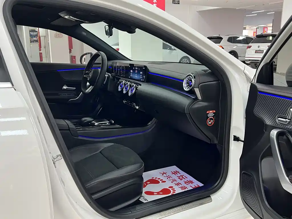 Mercedes-Benz Mercedes-Benz A-Class 2023 A 200 L Fashion Edition 2024 - thumbnail 12