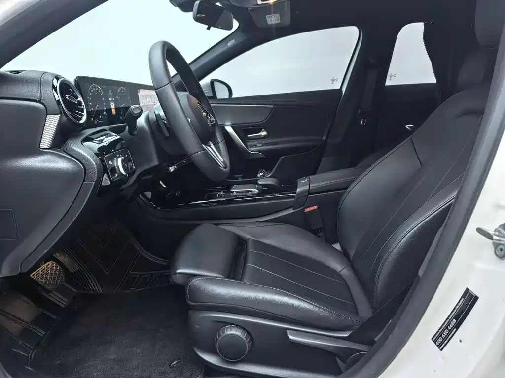 Mercedes-Benz Mercedes-Benz A-Class 2022 A 180 L Sport Sedan 2022 - thumbnail 5