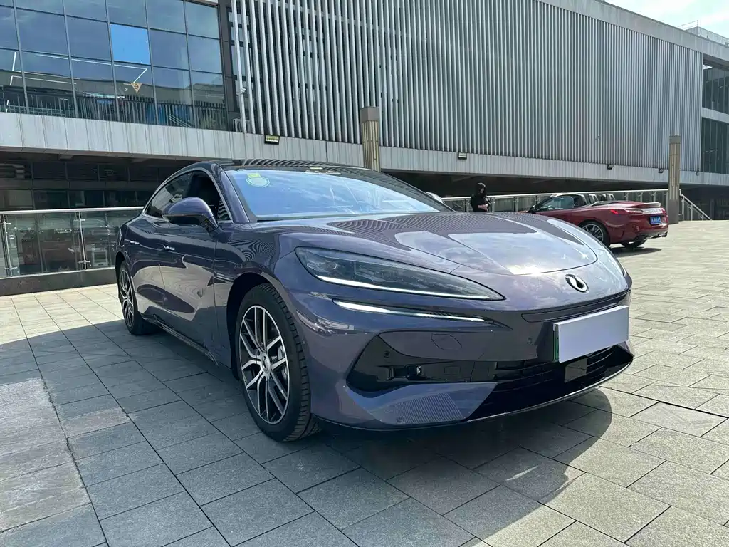 Denza Tang Z9 2024 Model 1100km AWD Max Version 2024 - thumbnail 3