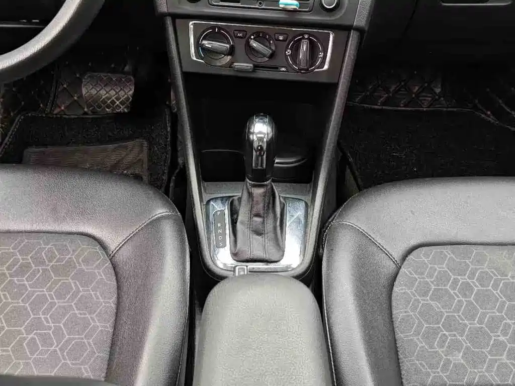 Volkswagen Volkswagen Santana 2015 1.6L Automatic Comfort Edition 2015 - thumbnail 17