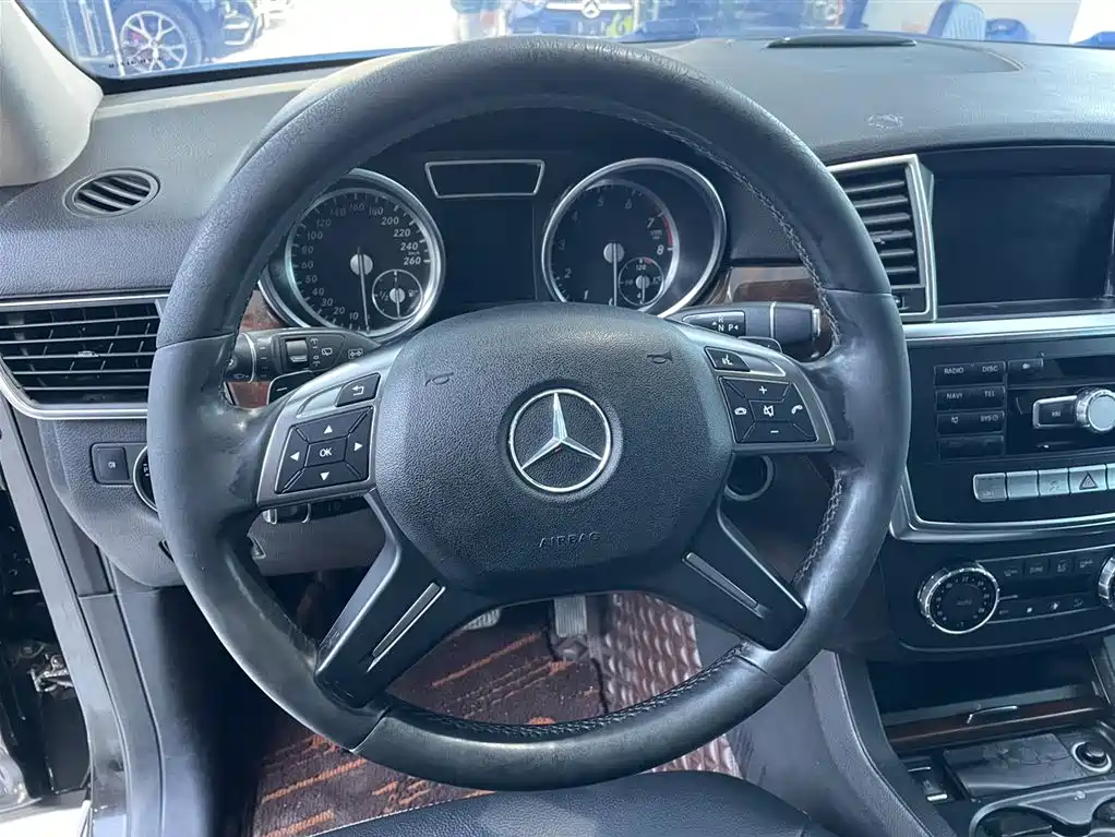 Mercedes-Benz Mercedes-Benz M-Class 2014 ML 400 4MATIC Sport Edition 2015 - thumbnail 8